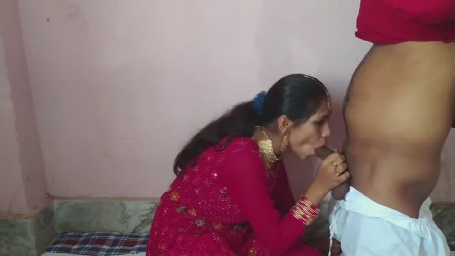 Dulhan Ki Moti Chuchiyan Dabake Lund Chuswaya Pati Ne